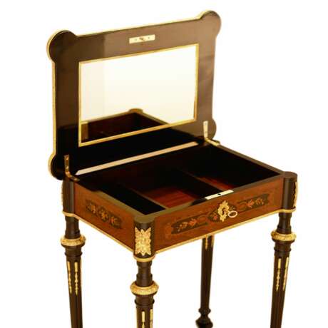 A lovely inlaid wood dressing table with gilded bronze. France late 19th century. Gilded bronze Napoleon III Late 19th century - photo 4