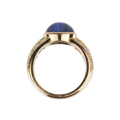 Gold ring with sapphire and diamonds. Diamond 20th century - photo 4