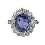 Excellent 18K gold ring with 10.96 carat sapphire and a scattering of diamonds. Diamonds 21th century - photo 5