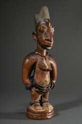 Ibeji Zwillingsfigur der Yoruba, Oyo City Nigeria, Holz, Ton, Glasperlen, Muschel, Baumwollfaden, H. 28,4cm, Provenienz: erworben 1958 auf Igbuke Workshop, Lore Kegel, Boris Kegel-Konietzko, Kegel-Konietzko &amp; Dorn