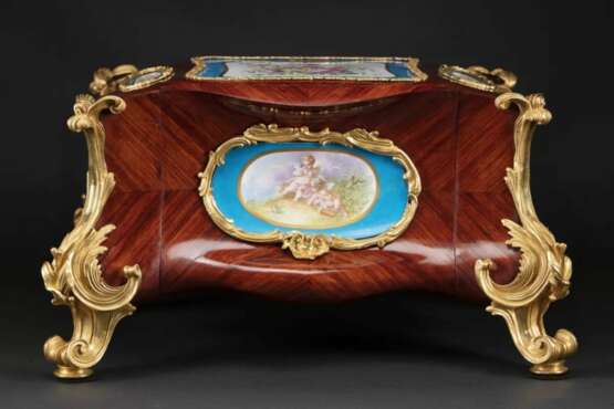 Bo&icirc;te de table pour bijoux. S&egrave;vres 1830. Porcelain Hand Painted 19th century - photo 6