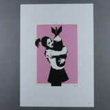 Banksy (*1974 Bristol, nach) - "Bomb Hugger", Farb… - photo 2