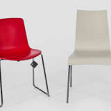 "Lottus Chair" von Enea Design und ein Stapelstuhl - photo 1