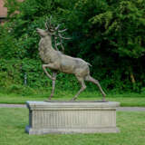 Monumentale Parkskulptur eines Rothirschen - photo 1