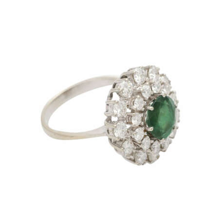 Ring mit 1 Smaragd und Brillanten - фото 2