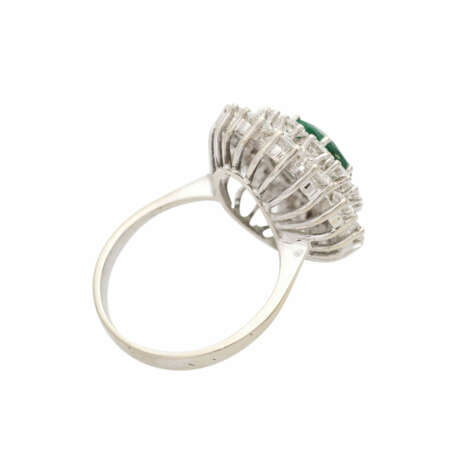 Ring mit 1 Smaragd und Brillanten - photo 3