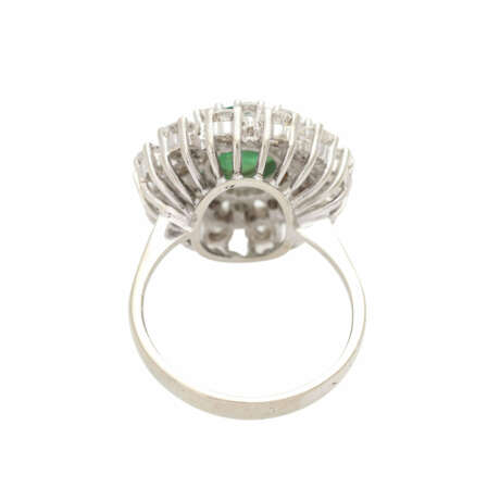 Ring mit 1 Smaragd und Brillanten - фото 4