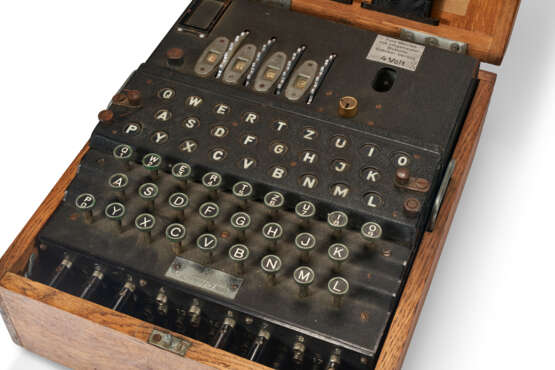 A FOUR-ROTOR ENIGMA CIPHER MACHINE - Foto 4