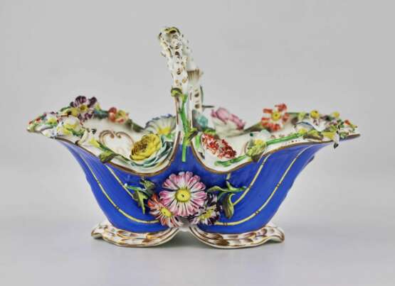 Porcelain vase-basket with molded flowers. Porcelain Romanticism 19th century - photo 4