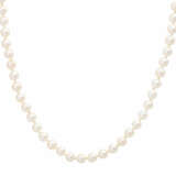 Lange Perlenkette aus Akoyazuchtperlen, D: ca. 6,5 mm, - photo 2