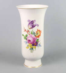 Meissen große Stangenvase *Blumenbouquet*