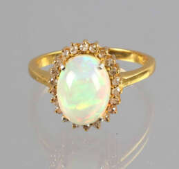 Diamant-Entourage Opal-Ring