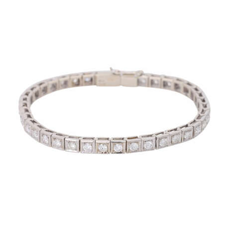 Armband, rundum ausgefasst mit 38 Brillanten, zusammen ca. 4,8 ct, - Foto 1