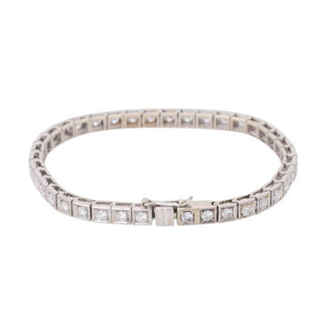 Armband, rundum ausgefasst mit 38 Brillanten, zusammen ca. 4,8 ct, - Foto 2