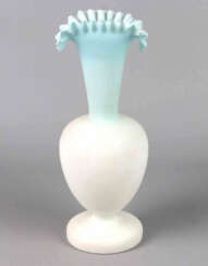 Faltenglas Vase um 1900