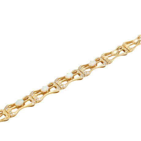 Armband mit 4 ovalen Opalcabochons und Diamantbesatz, - фото 4