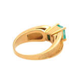 Ring mit 1 Smaragd, ca. 0,8 ct, im Smaragdschliff, - photo 3