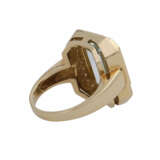 Ring mit 1 Aquamarin im achteckigen Treppenschliff, ca. 10,6 ct, - photo 3