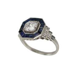 Elegant platinum ring with diamonds and sapphires. 