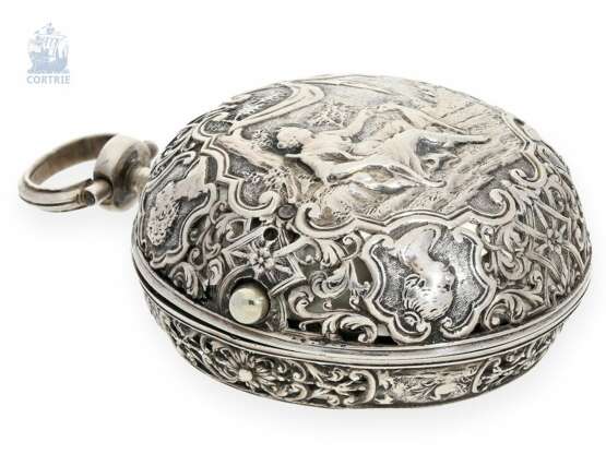 Taschenuhr: extrem seltene englische Repoussé Doppelgehäuse-Spindeluhr mit Alarm, signiert Ellicott London, um 1740 - Foto 3