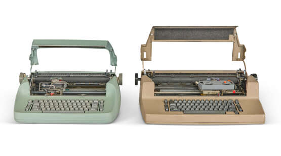 AN IBM MODEL 72 SELECTRIC TYPEWRITER AND AN IBM CORRECTING SELECTRIC II TYPEWRITER - фото 3