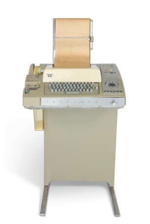 A TELETYPE ASR 33 - photo 1