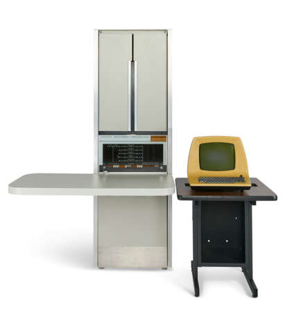 A PDP-8 MINICOMPUTER AND CHESS SET - Foto 1