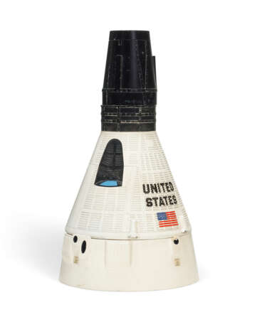 A THREE-PIECE SCALE MODEL OF THE GEMINI CAPSULE - фото 6