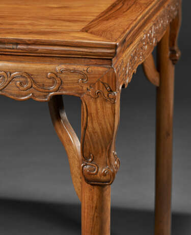 A VERY RARE HUANGHUALI SQUARE DEMOUNTABLE-STYLE CORNER-LEG TABLE - photo 7