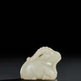 A RARE SMALL PALE GREENISH-WHITE JADE FIGURE OF A RECUMBENT RAM - фото 1