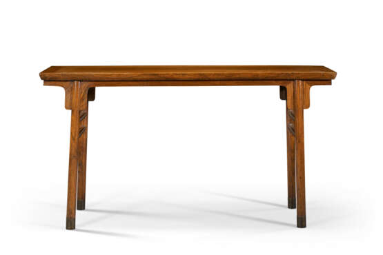 A RARE HUANGHUALI RECESSED-LEG TABLE - Foto 1