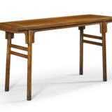 A RARE HUANGHUALI RECESSED-LEG TABLE - photo 2