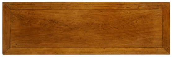 A RARE HUANGHUALI RECESSED-LEG TABLE - photo 4