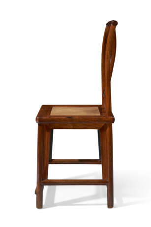 A VERY RARE SET OF FOUR DALI MARBLE-INSET HUANGHUALI SIDE CHAIRS - Foto 4