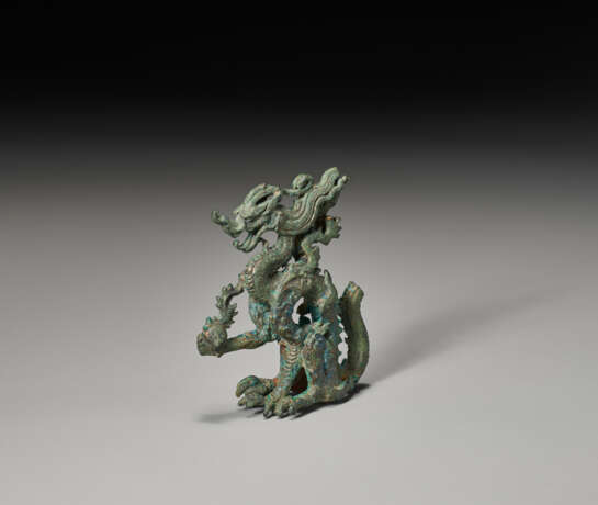 A VERY RARE BRONZE FIGURE OF A DRAGON - photo 3