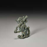 A VERY RARE BRONZE FIGURE OF A DRAGON - photo 3