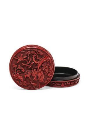 A RARE CARVED RED LACQUER CIRCULAR BOX AND COVER - фото 2