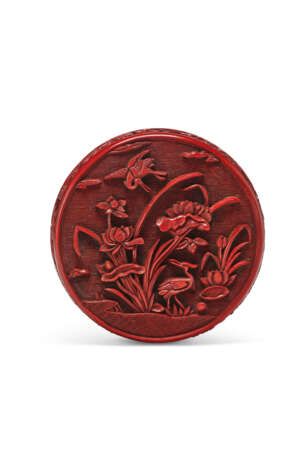 A RARE CARVED RED LACQUER CIRCULAR BOX AND COVER - фото 3