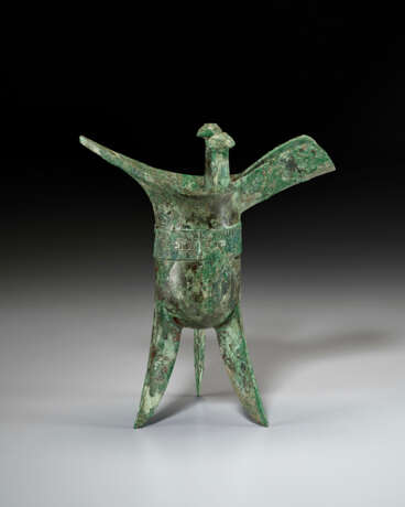 A BRONZE RITUAL TRIPOD WINE VESSEL, JUE - photo 2