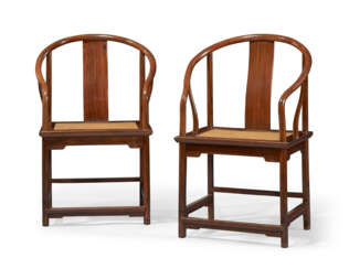 A PAIR OF HONGMU CONTINUOUS HORSESHOE-BACK ARMCHAIRS