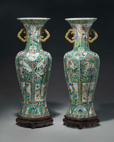 A LARGE PAIR OF FAMILLE VERTE BALUSTER VASES - photo 1