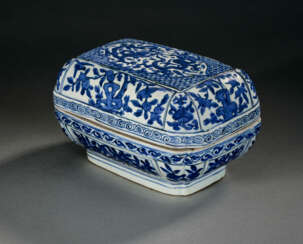 A BLUE AND WHITE RECTANGULAR CUSHION-FORM BOX AND A COVER