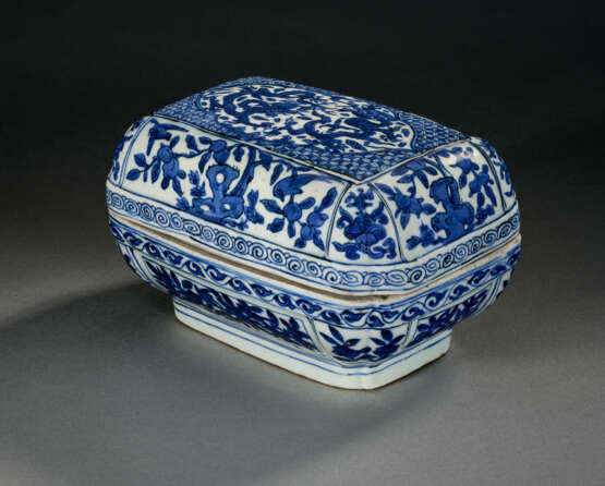 A BLUE AND WHITE RECTANGULAR CUSHION-FORM BOX AND A COVER - photo 1