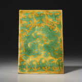 A RARE YELLOW AND GREEN-GLAZED RECTANGULAR `DRAGON` TILE - фото 1