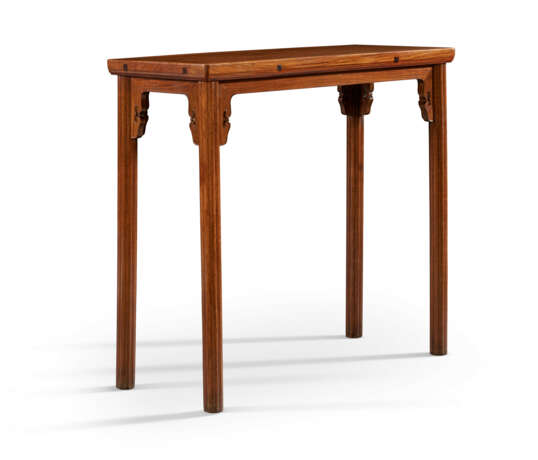 A RARE HUANGHUALI RECTANGULAR CORNER-LEG TABLE - photo 3