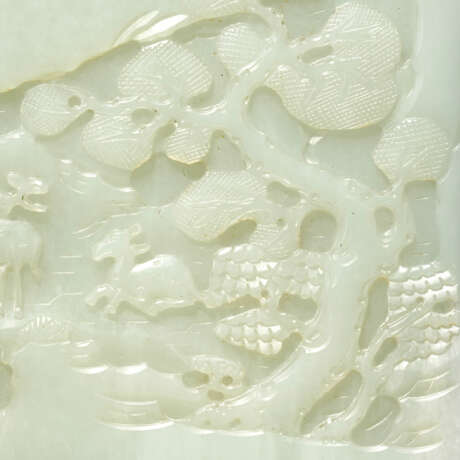 A WELL-CARVED PALE GREENISH-WHITE JADE TABLE SCREEN - Foto 3