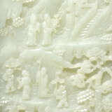 A WELL-CARVED PALE GREENISH-WHITE JADE TABLE SCREEN - фото 4