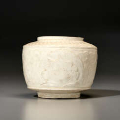 A VERY RARE CARVED NORTHERN WHITE WARE JAR