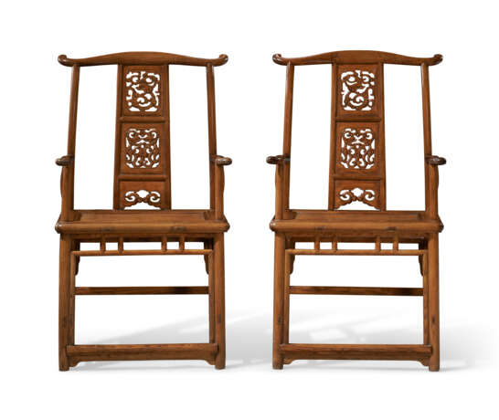 A PAIR OF WALNUT `OFFICIAL`S HAT` ARMCHAIRS - photo 2