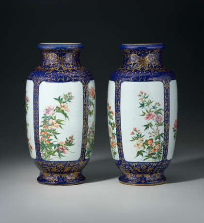 A RARE PAIR OF GILT-DECORATED BLUE-GROUND FAMILLE ROSE VASES - photo 2